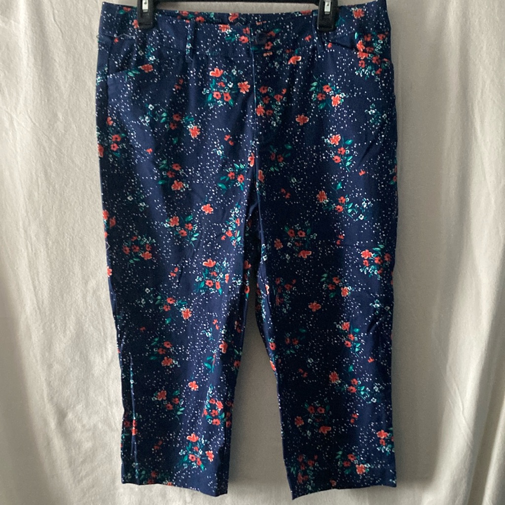 St Johns Bay Floral Print Capri Pants